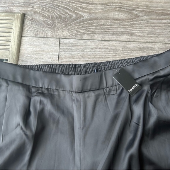 NWT Torrid Wide Leg Satin High  Rise Pant in Deep Black - Picture 7 of 13